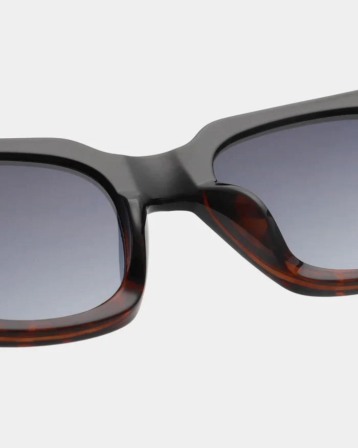 A.Kjærbede Nancy Sunglasses - Black Demi Tortoise