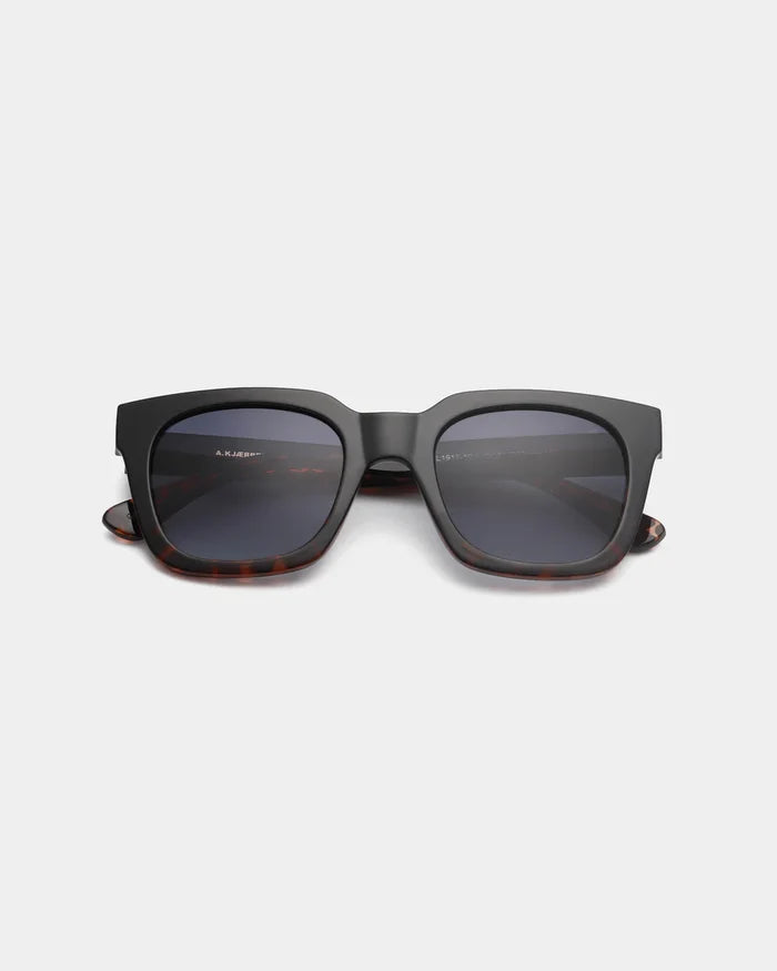 A.Kjærbede Nancy Sunglasses - Black Demi Tortoise