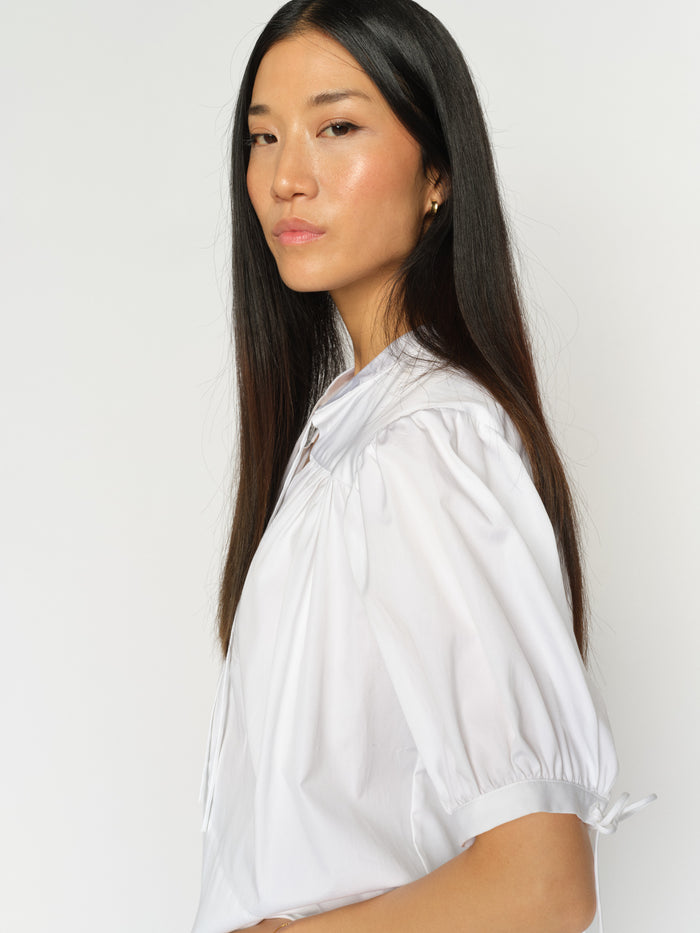 Modelshot / White / Detail