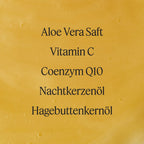 Santaverde Vitamin C & Q10 Serum Textur – Detailaufnahme der leichten, gelartigen Naturkosmetik-Formulierung mit Hauptwirkstoffen Aloe Vera, Vitamin C und Coenzym Q10