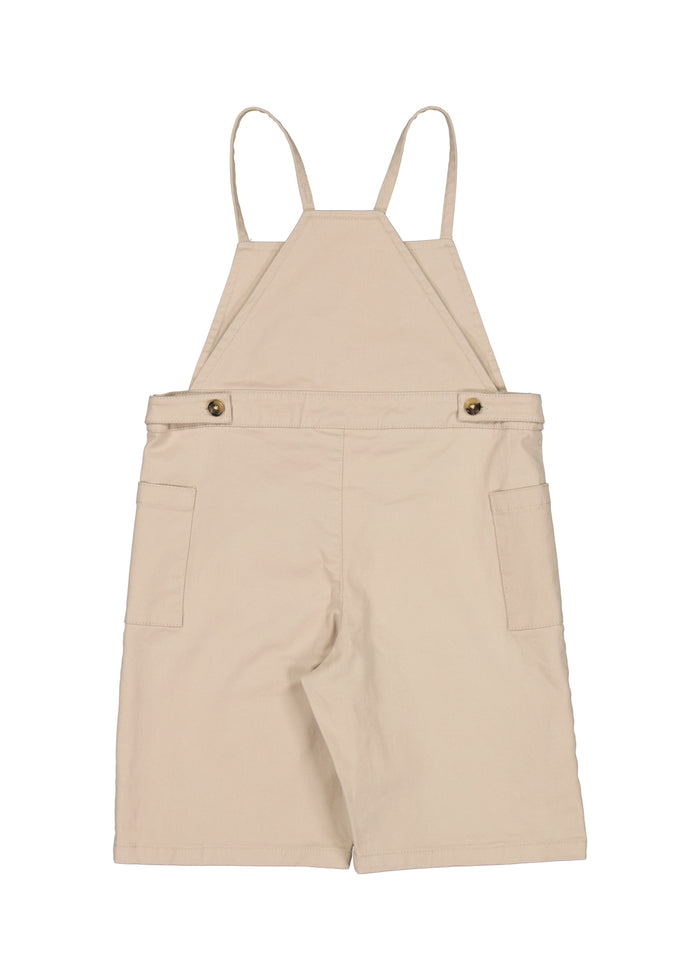 Beige selebukser med justerbare seler, trykknapdetaljer og sidelommer